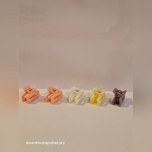 New Five Hair clips   3/15$ Bundle Deal